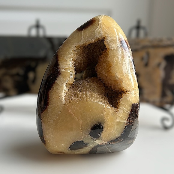 Earth Other - SOLD 🐉 Septarian Egg Nodule // Madagascar 🐉//UV reactive!